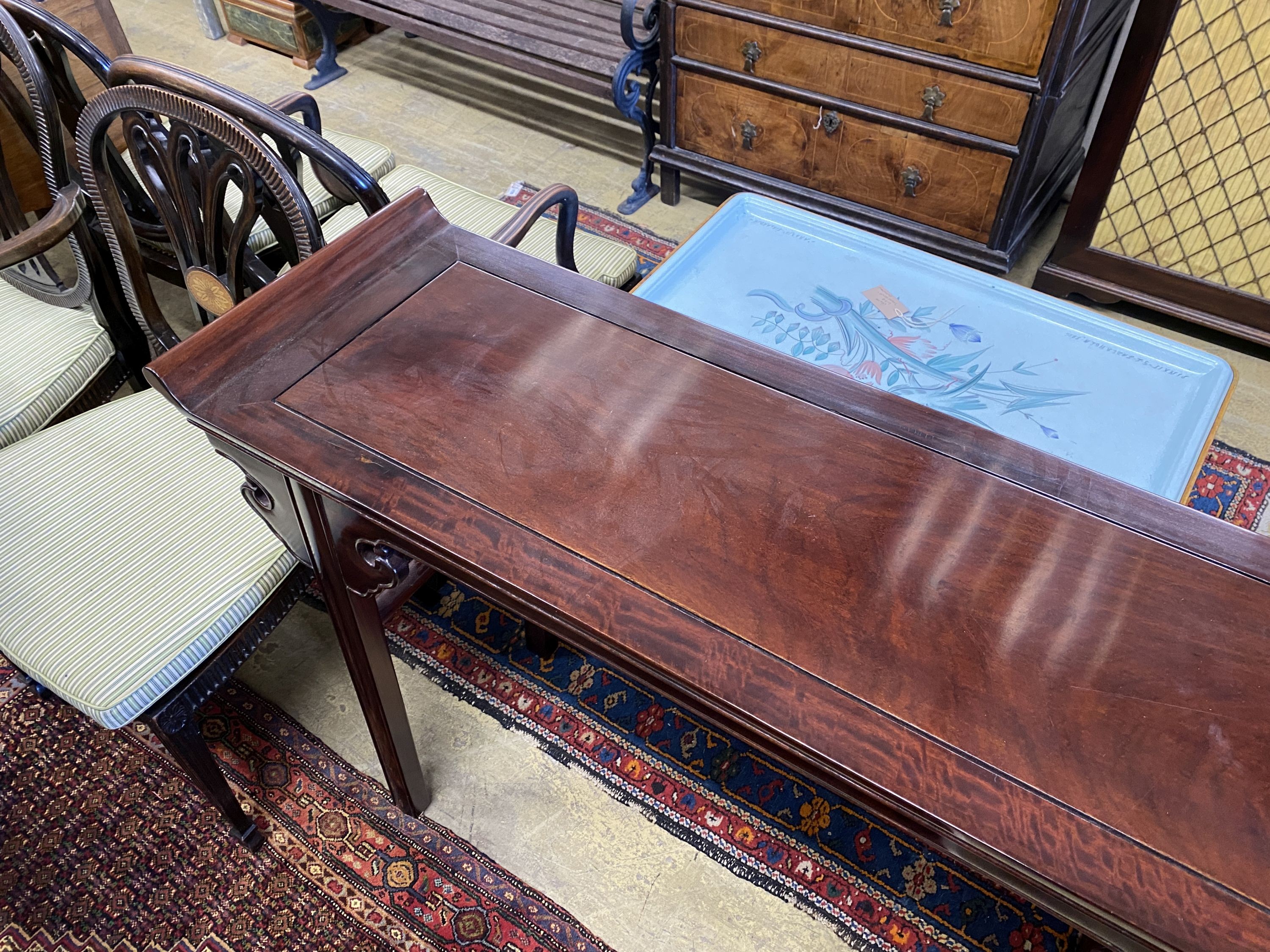 A Chinese hardwood altar table, width 121cm, depth 38cm, height 86cm